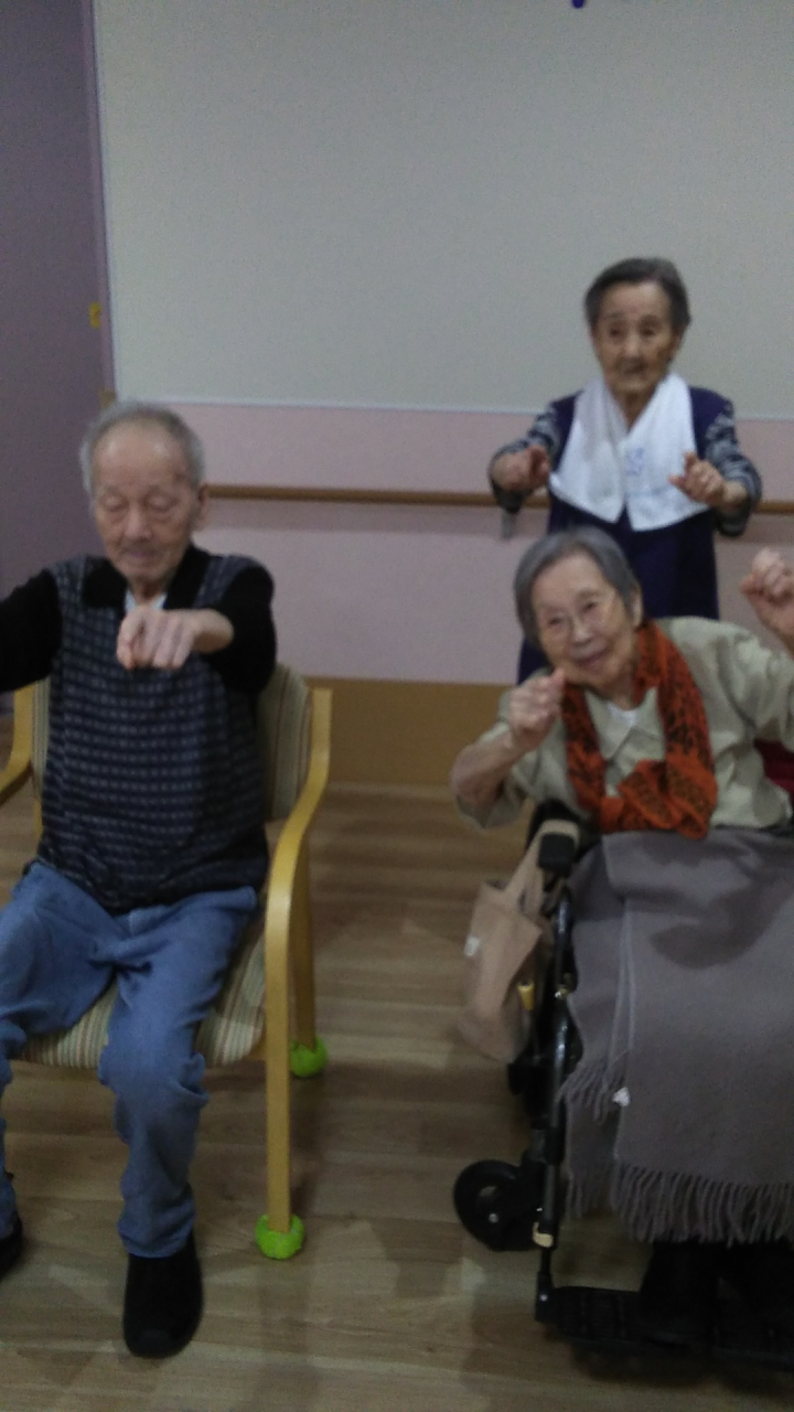 入居者様　ポーズ２